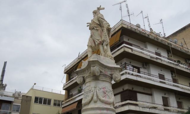 Λαμία: Ψάχνουν αυτούς που βανδάλισαν το άγαλμα του Αθ. Διάκου