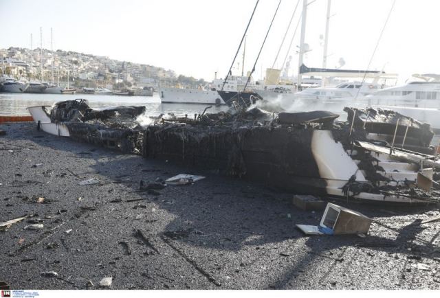 Φωτιά στη μαρίνα Ζέας: Οι φλόγες έλιωσαν τα σκάφη -Εικόνες και βίντεο από την καταστροφή