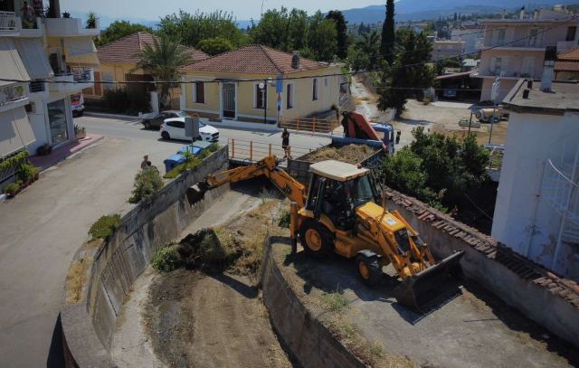 Καθαρισμός ρεμάτων σε Αταλάντη και Λιβανάτες Φθιώτιδας