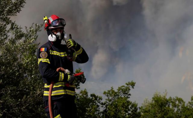 Ηλεία: Στο νοσοκομείο Πύργου μεταφέρθηκε πυροσβέστης που επιχειρούσε στη μεγάλη φωτιά