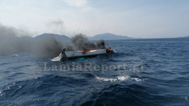 Βόρεια Εύβοια: Βυθίστηκε ιστιοφόρο μετά από πυρκαγιά - Κινδύνευσε οικογένεια (ΒΙΝΤΕΟ)