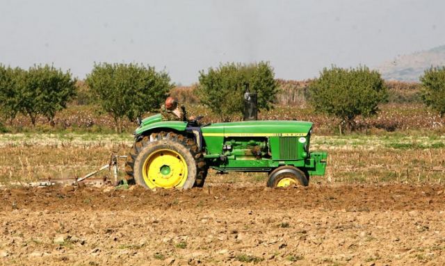 Ζητείται τρακτέρ για εργασίες