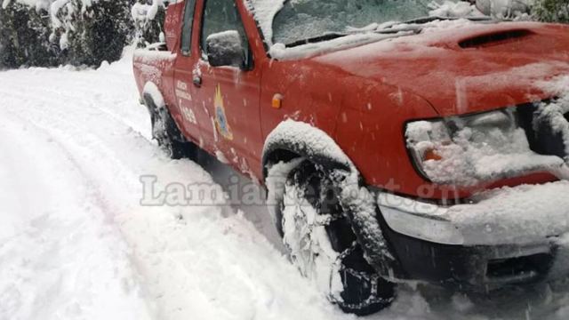 Με αλυσίδες σε Ράχη Τυμφρηστού και Χιονοδρομικό Κέντρο Παρνασσού