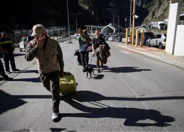 Ρωσία: 700 χιλιάδες άτομα έχουν φύγει απο τη χώρα λόγω επιστράτευσης