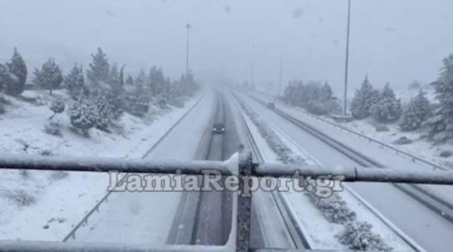 Χιονόπτωση στην εθνική οδό στο Μαρτίνο (ΒΙΝΤΕΟ - ΦΩΤΟ)