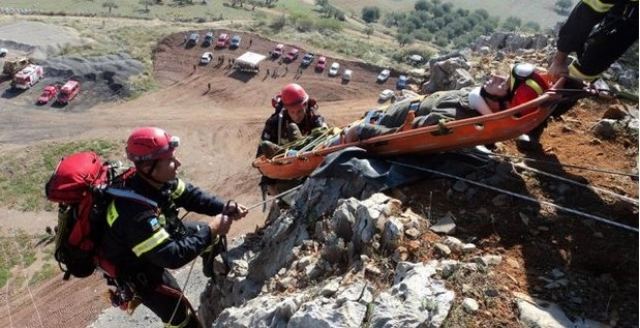 Δύσκολη επιχείρηση απεγκλωβισμού ορειβάτη στην Εύβοια