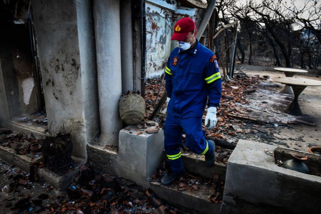 Ένα ποίημα για τους πυροσβέστες για τη μάχη που έδωσαν με τη φονική πυρκαγιά