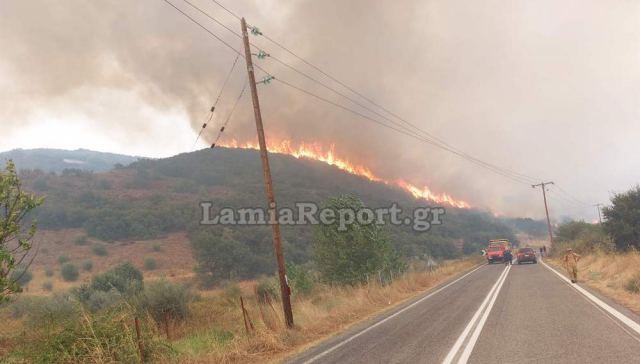 Εκκένωσαν τη Βίτωλη - Μήνυμα από το «112» και για Μακρακώμη (ΦΩΤΟ)