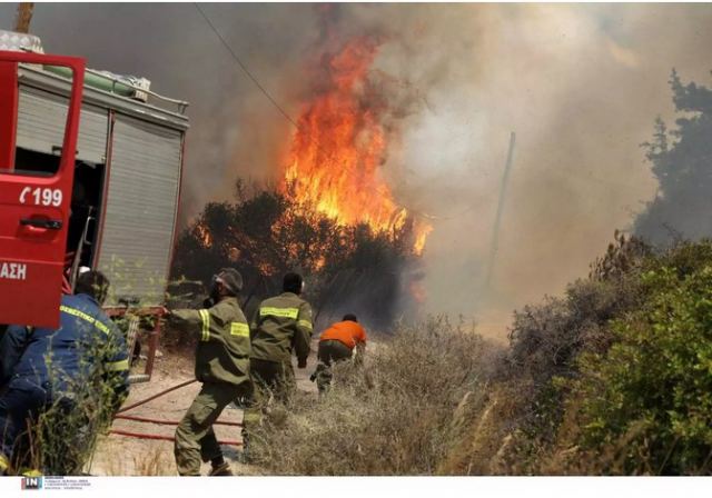 Φωτιά στη Σκόπελο – Επιχειρούν επίγειες και εναέριες δυνάμεις