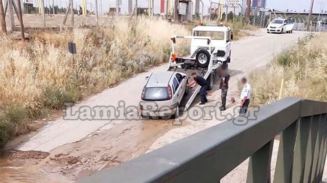 Λαμία: Κινδύνευσε οδηγός στον Ξηριά (ΦΩΤΟ)