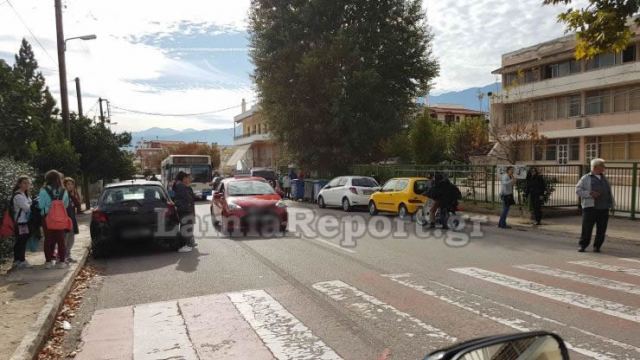 Λαμία: Αυτοκίνητο παρέσυρε κοριτσάκι έξω από σχολείο μπροστά στα μάτια της μητέρας του