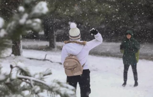 Ραγδαία επιδείνωση από το Σάββατο με τσουχτερό κρύο - Πού θα χιονίσει