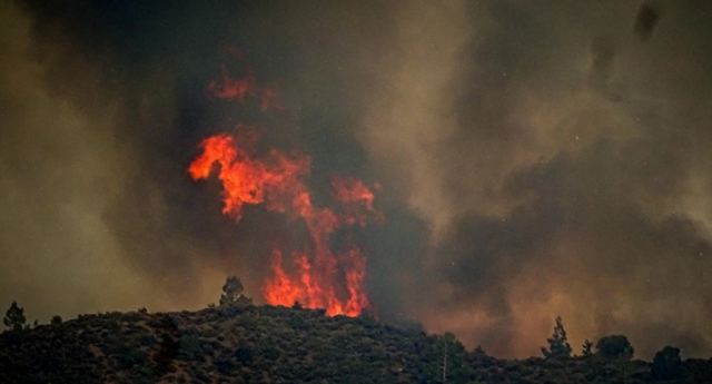 Μήνυση για εμπρησμό των δασών της Ρόδου από πρόθεση θα υποβάλλει ο δήμαρχος του νησιού Αντώνης Καμπουράκης