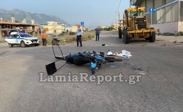 Λαμία: Nτελιβεράς τράκαρε με γκρέιντερ (ΒΙΝΤΕΟ-ΦΩΤΟ)