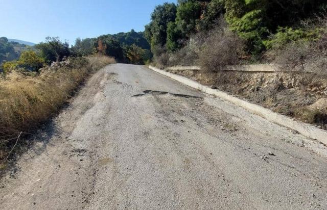 Σε κακή κατάσταση ο δρόμος για την Παλιά Άγναντη (ΦΩΤΟ)