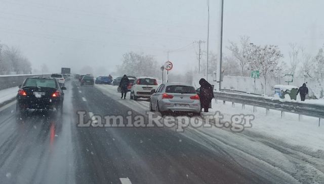 Έκλεισε για όλα τα οχήματα η εθνική προς Αθήνα