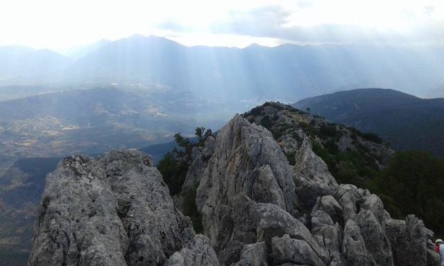 Συναγερμός για πτώση ηλικιωμένου σε χαράδρα στον Παρνασσό