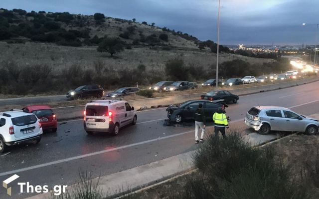 Θεσσαλονίκη: Καραμπόλα 5 οχημάτων στον Περιφερειακό