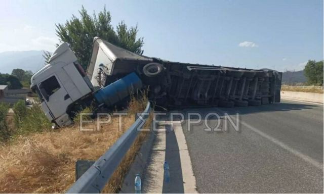 Κυκλοφοριακά προβλήματα στην Εγνατία από ανατροπή νταλίκας έξω από τις Σέρρες