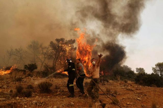 Εντολή εκκένωσης του χωριού Λεύκα! Αναζωπυρώσεις σε Μάνδρα και Οινόη - Μαίνεται το πύρινο «μέτωπο» στα Μέγαρα