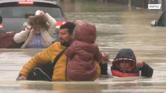 Κάτω από το νερό η περιφέρεια Εμίλια Ρομάνια στην Ιταλία - Έφτασαν τους εννέα οι νεκροί - Σοκάρουν οι εικόνες διάσωσης