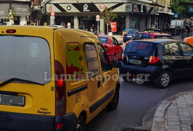 Λαμία: Αυξημένη κίνηση στο κέντρο (ΦΩΤΟ)