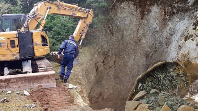 Έσκαβαν με μπουλντόζα για λίρες - Επιδρομή χρυσοθήρων στη Φωκίδα