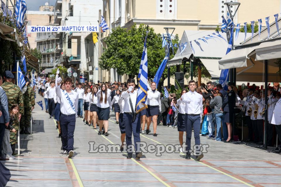 Λαμία: Φωτορεπορτάζ από την παρέλαση της 25ης Μαρτίου - Γυμνάσια