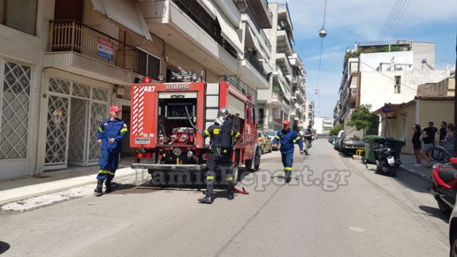 Λαμία: Συναγερμός για «μάτι» που άρπαξε φωτιά σε πολυκατοικία (ΦΩΤΟ-ΒΙΝΤΕΟ)