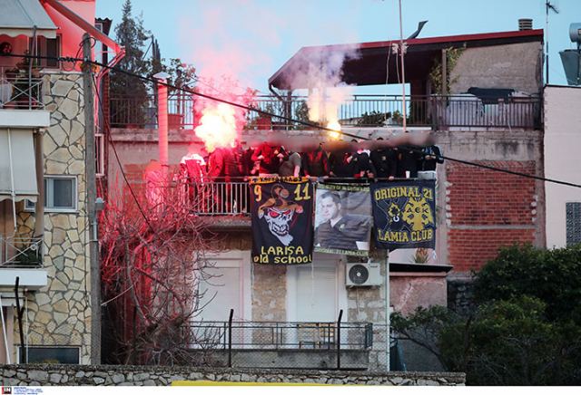 Λαμία: Στο Αυτόφωρο έξι φίλοι της ΑΕΚ για καπνογόνα έξω από το γήπεδο