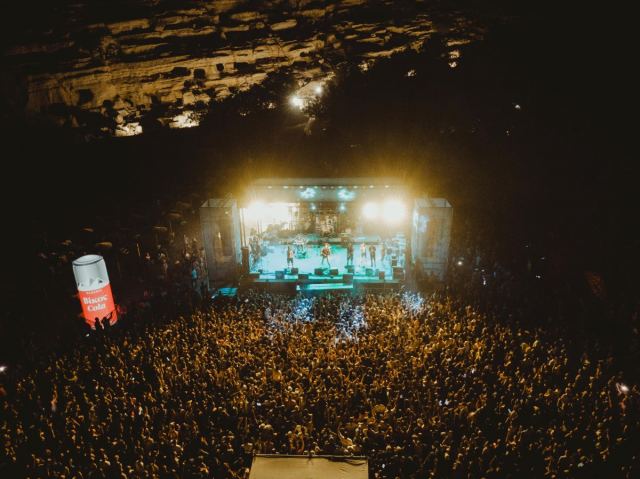 Matala Beach Festival: Χορός, κέφι και δροσιά με τη γεύση της Βίκος Cola