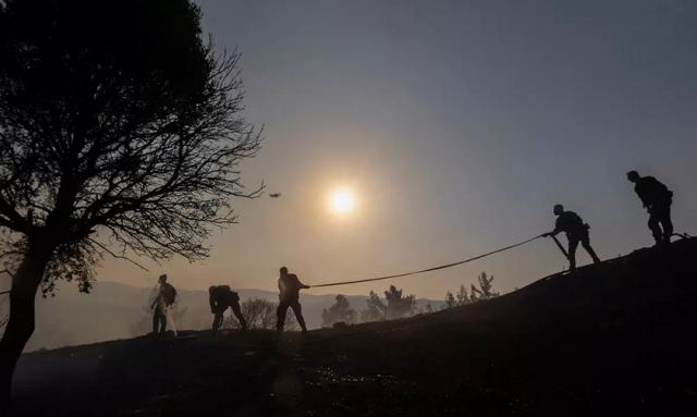 Φωτιές στην Ελλάδα: Συνδρομή Ενόπλων Δυνάμεων σε όλα μέτωπα των πυρκαγιών