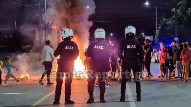 Λαμία: Ρομά καίνε λάστιχα στους δρόμους (ΒΙΝΤΕΟ-ΦΩΤΟ)