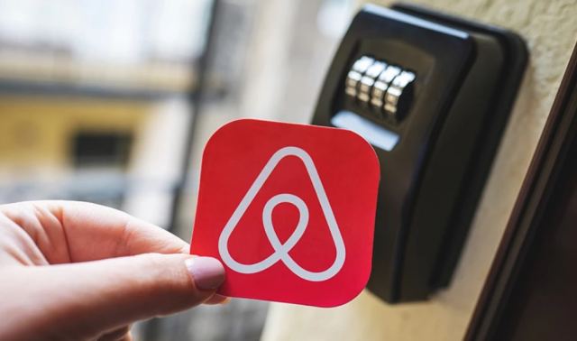 Τριπλασίασε την τιμή του Airbnb, γιατί έμαθε ότι η επισκέπτρια θα πάει σε κοντινή συναυλία