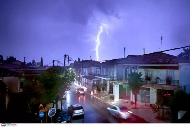 Φθινοπωρινή... παρένθεση μέχρι την Παρασκευή με καταιγίδες και χαλάζι! Σε ποιες περιοχές θα είναι έντονα τα φαινόμενα