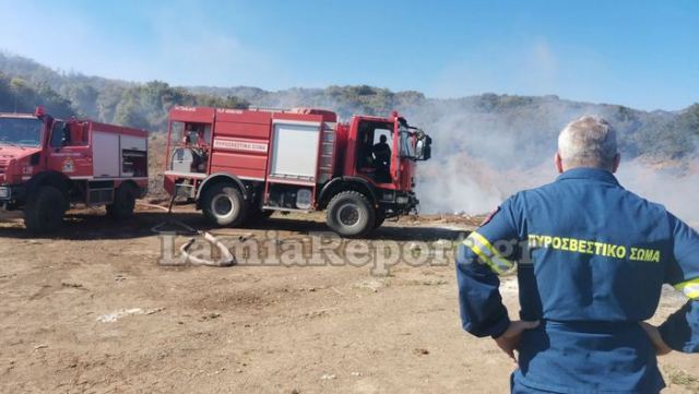 Λαμία: Πυρκαγιά σε σκουπιδότοπο κινητοποίησε την πυροσβεστική (ΦΩΤΟ)