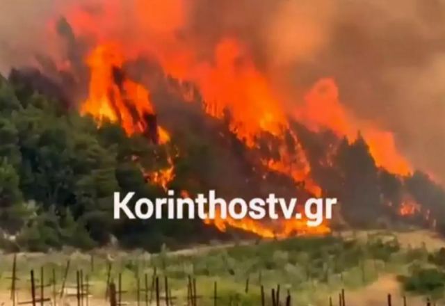 Κόρινθος: Καίει ανεξέλεγκτη η μεγάλη φωτιά