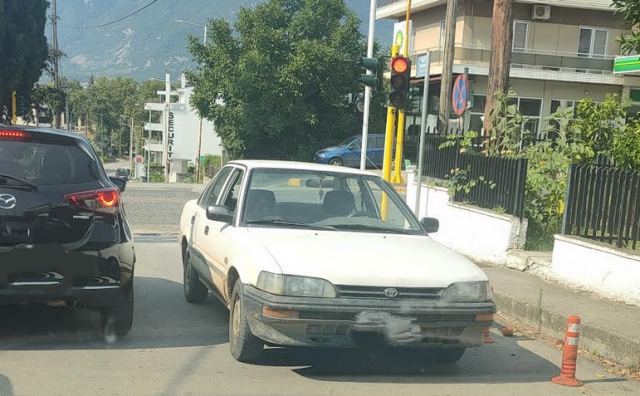 Πρόβλημα μποτιλιαρίσματος στο φανάρι του Σταυρού