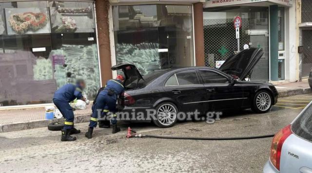 Λαμία: Είδαν ξαφνικά να βγαίνει καπνός από τη Mercedes (ΒΙΝΤΕΟ-ΦΩΤΟ)