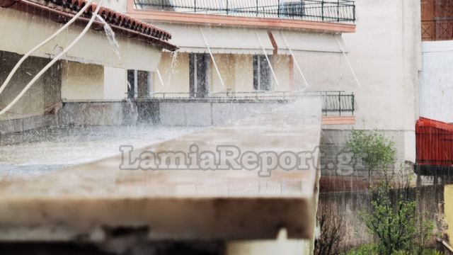 Νεροποντή και χαλάζι σε Φθιώτιδα και Ευρυτανία (ΒΙΝΤΕΟ)