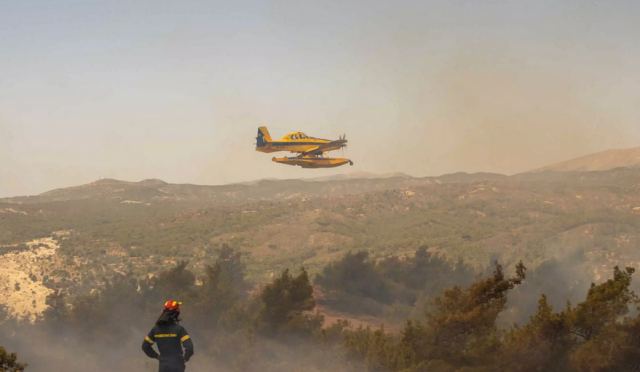 Φωτιά στη Ρόδο: Νέα αναζωπύρωση στο Ασκληπιείο - Στα πρώτα σπίτια οι φλόγες