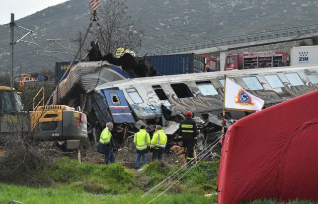 Σύγκρουση τρένων στα Τέμπη: «Αναπτύχθηκαν θερμοκρασίες έως 1.500 βαθμούς, έλιωσαν τα σίδερα»