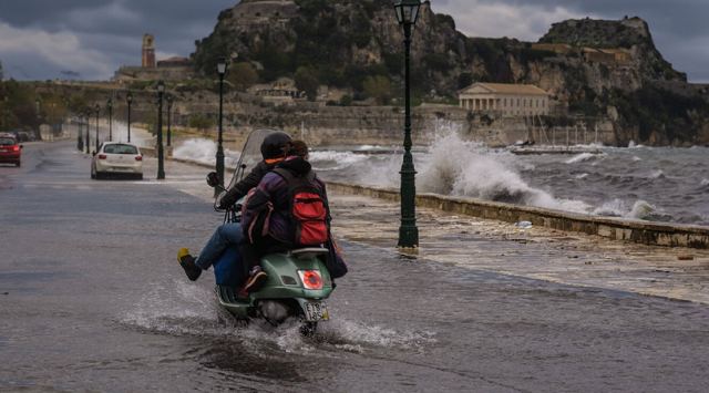 Κακοκαιρία: Σε επιφυλακή η Κέρκυρα για το νέο κύμα ακραίων φαινομένων - Στο νησί και ομάδα της ΕΜΑΚ