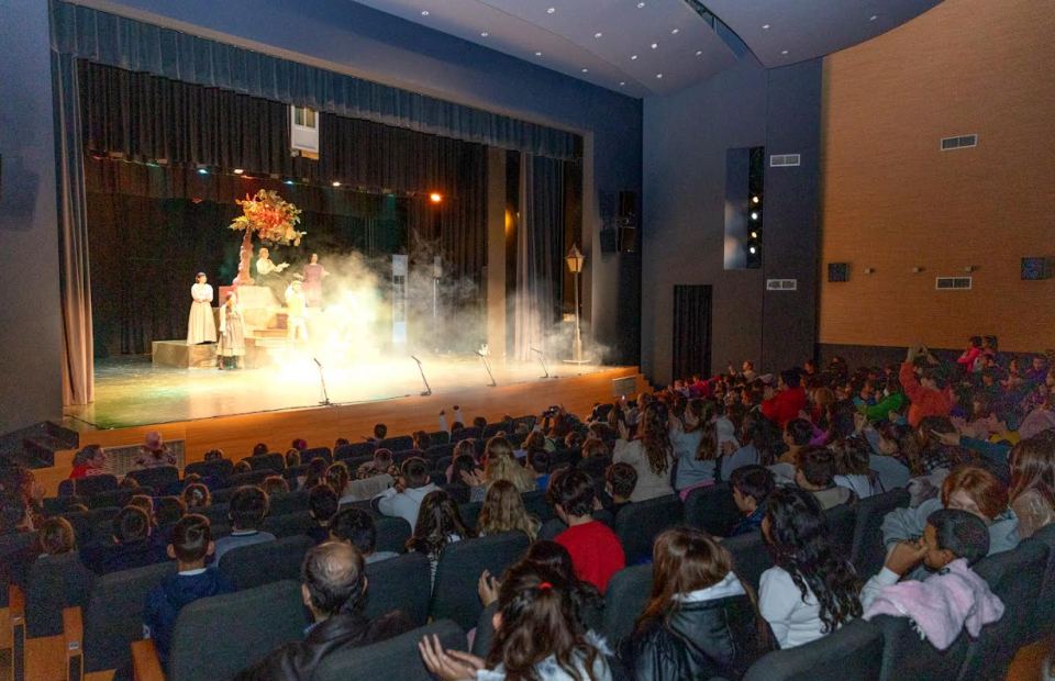 Ολοκλήρωση παραστάσεων για την παιδική σκηνή του ΔΗΠΕΘΕ Ρούμελης – Μια οικογένεια που έγινε μεγάλη!