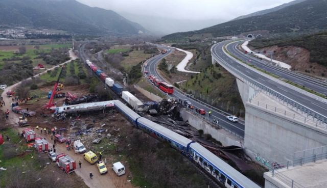 Σύγκρουση τρένων στη Λάρισα: Τηλέφωνα που μπορούν να επικοινωνούν οι συγγενείς των επιβατών