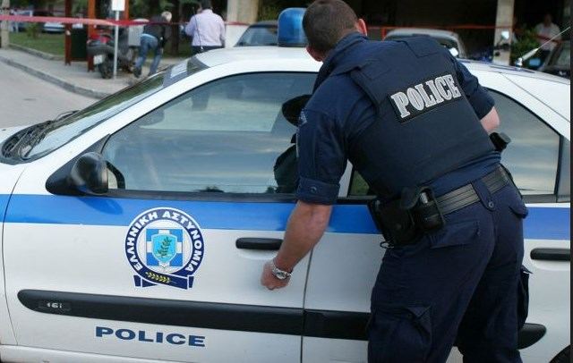 Τρομοκρατεί την πρώην σύντροφό του 10 χρόνια μετά τον χωρισμό τους