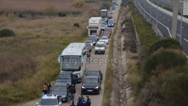 Λαμία: Εικόνες από το 90λεπτο κλείσιμο της εθνικής στον κόμβο της Αγίας Παρασκευής