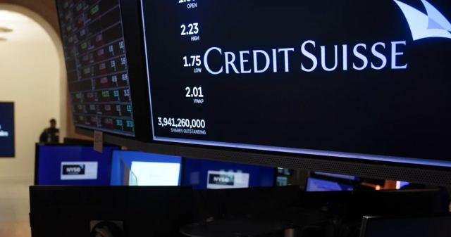 Crédit Suisse: Σωσίβιο 50 δισ. ευρώ ρίχνει η κεντρική τράπεζα της Ελβετίας - Η τραπεζική κρίση μεταφέρεται στην Ευρώπη