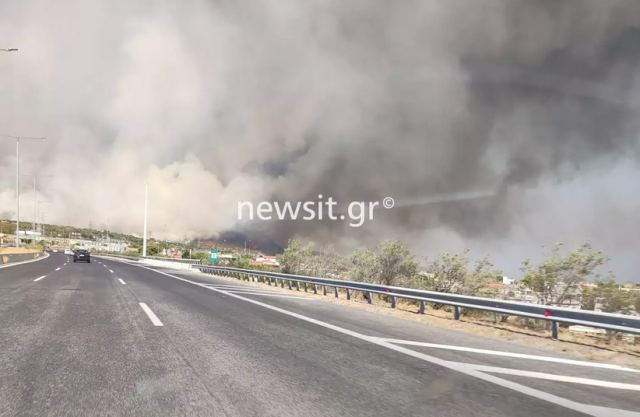 Φωτιά στο Λουτράκι: Στις φλόγες σπίτια, νέες εντολές εκκένωσης – Κραυγή αγωνίας από τον δήμαρχο