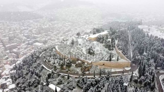 Δείτε εντυπωσιακό βίντεο από το χιονισμένο κάστρο στη Λαμία